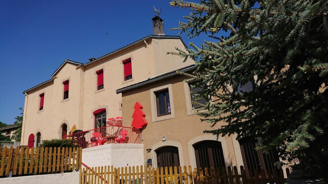 Le Sapin Rouge - Restaurant - Bar - Chambres D'Hotes Artigues  Exteriör bild
